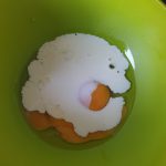 Eieren met room goed los kloppen