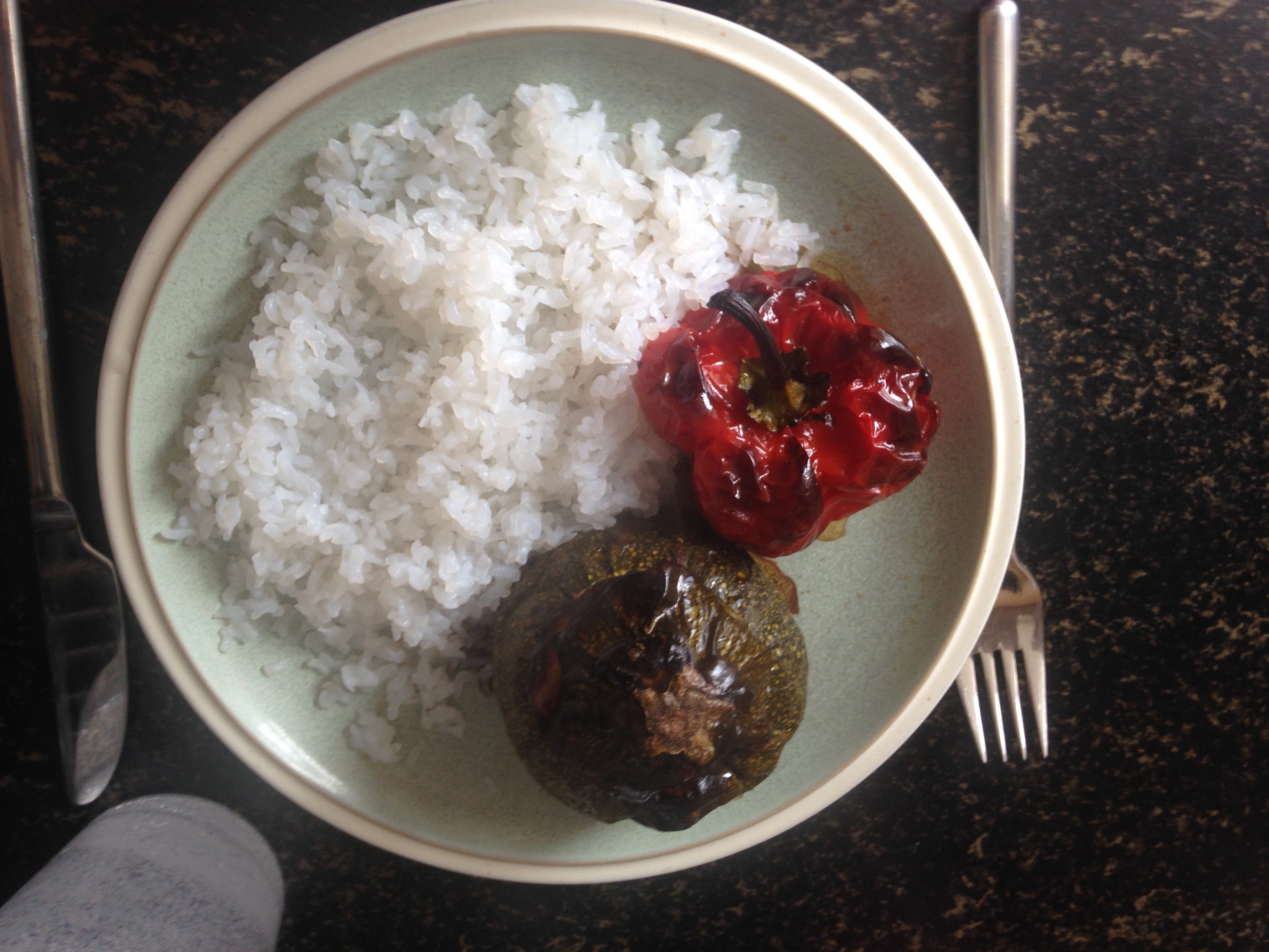 Keto gevulde paprika en courgette met konjac rijst
