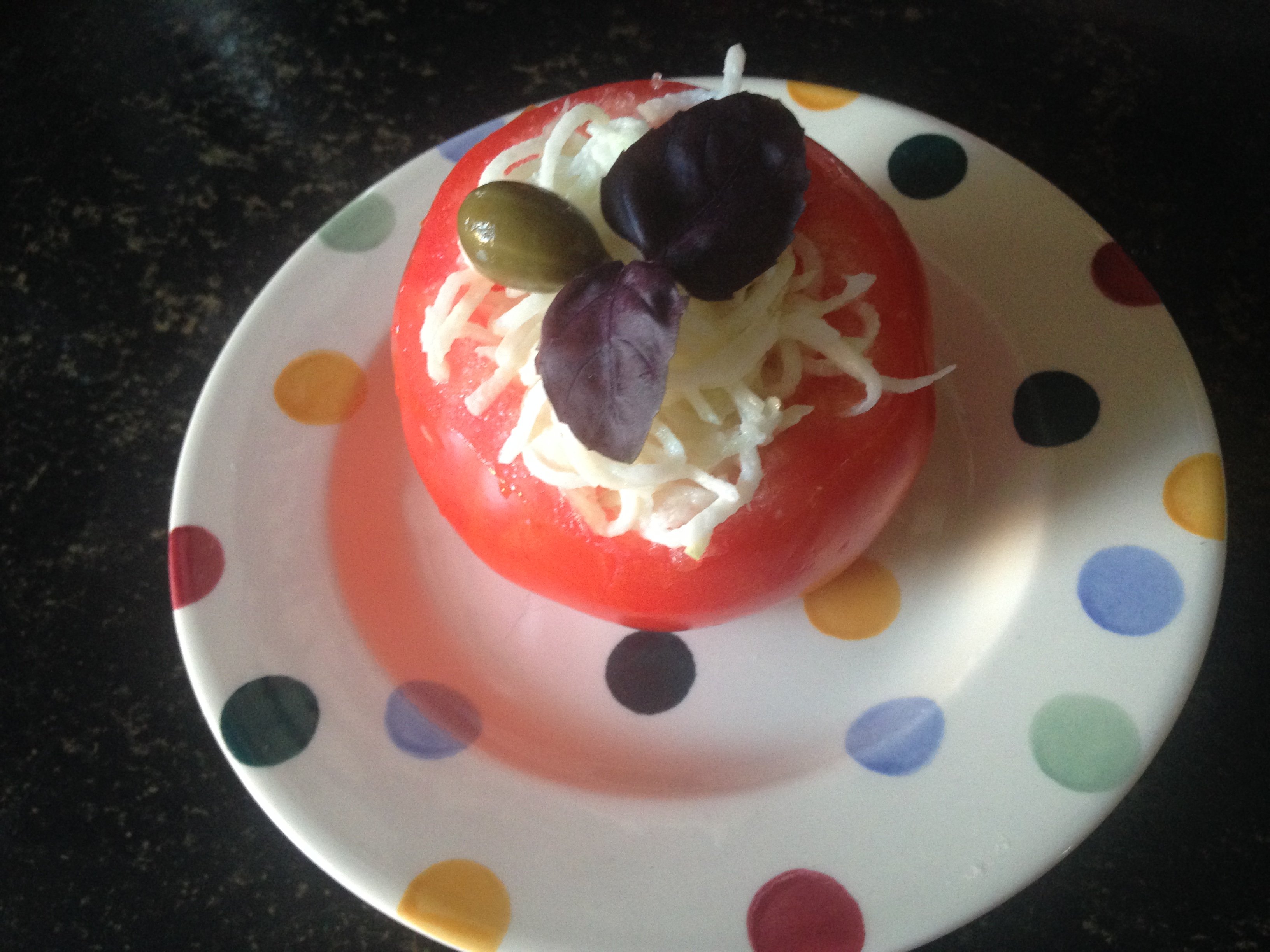 Keto Tomaat gevuld met selleriesalade