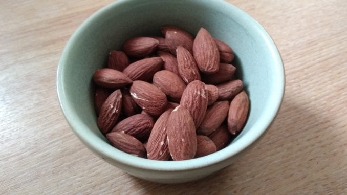 Keto snack: geroosterde amandelen Keto snack: geroosterde amandelen