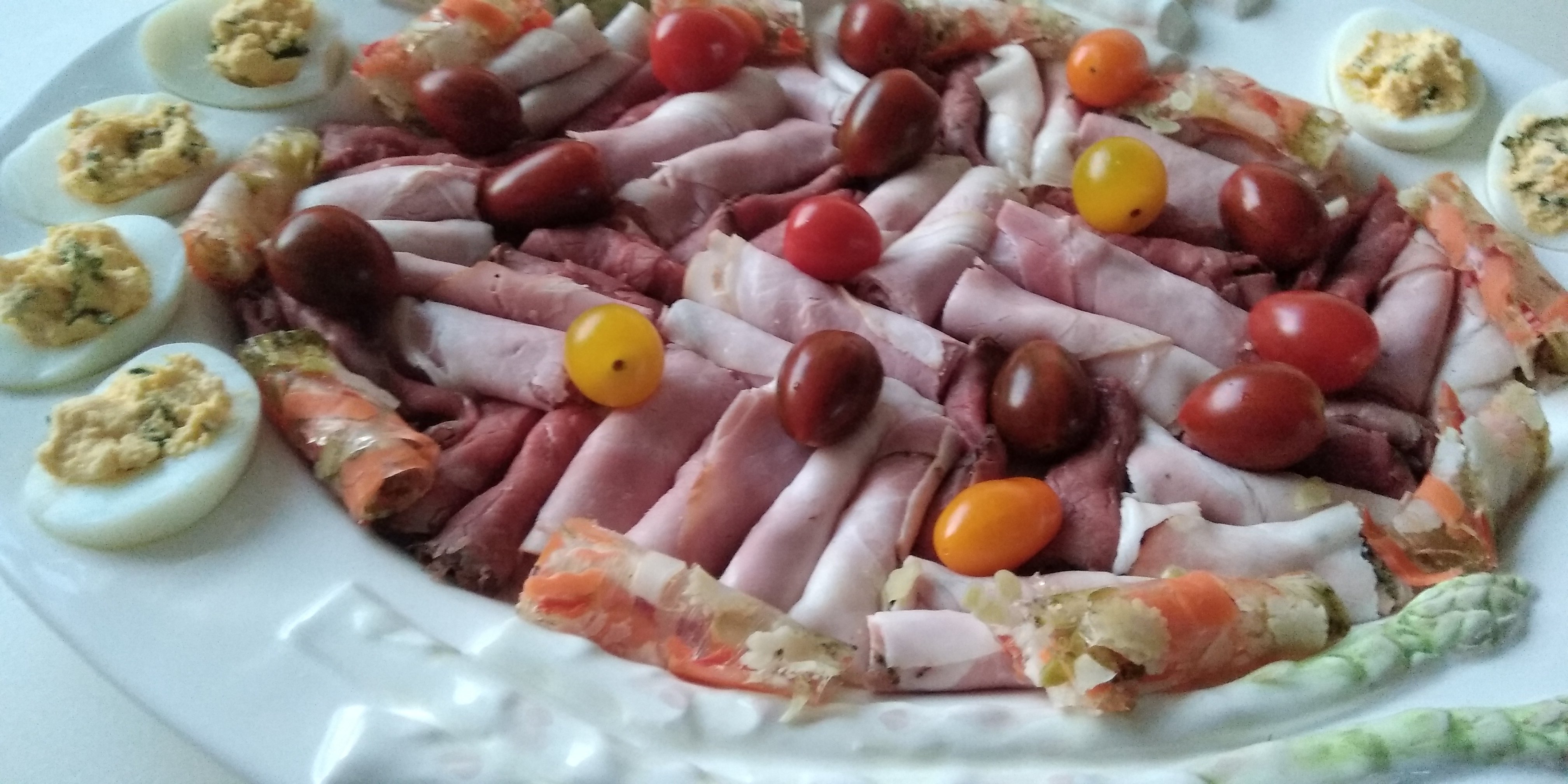 Keto vleesschotel met gevulde eieren
