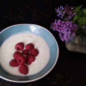 Heel keto: yoghurt met frambozen