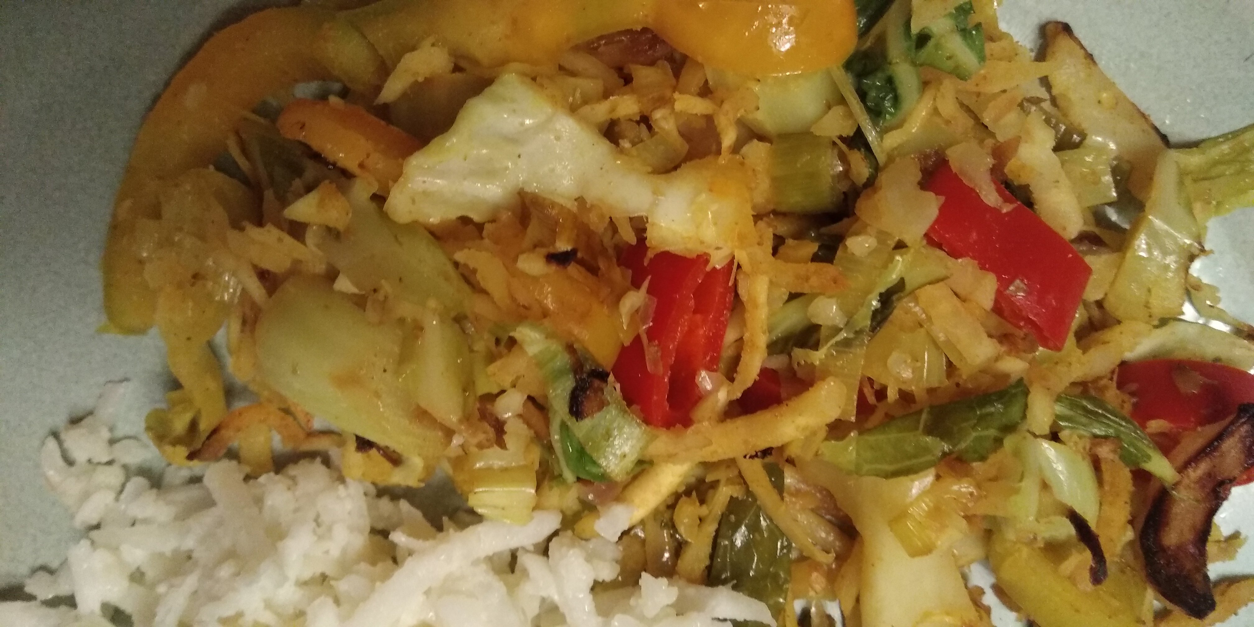 Keto nasi met kokos bloemkoolrijst