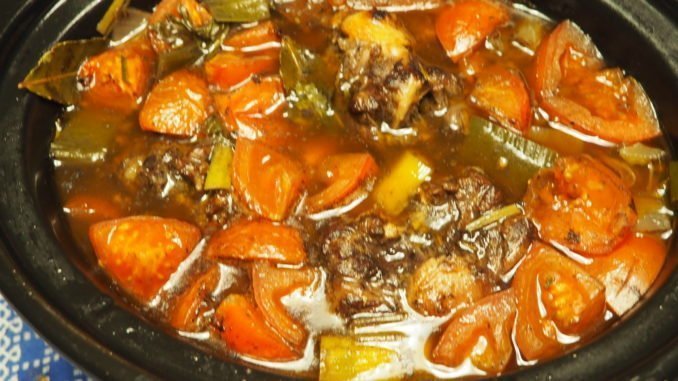 Keto ossenstaart stoofpot uit de slowcooker Keto ossenstaart stoofpot uit de slowcooker