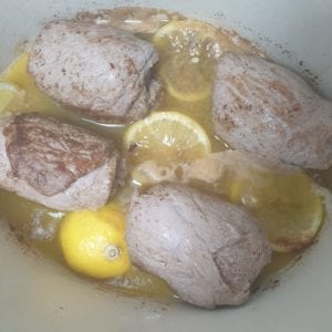 Kalfsrolletjes met plakken citroen