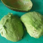 snij de avocado in blokjes