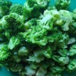 Snij plank met stukjes broccoli